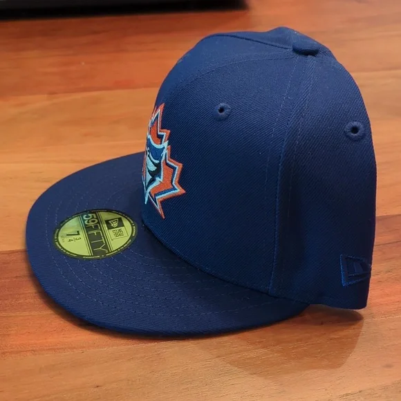 New Toronto Blue Jays, New Era Fitted Baseball Hat. - Picture 3 of 5